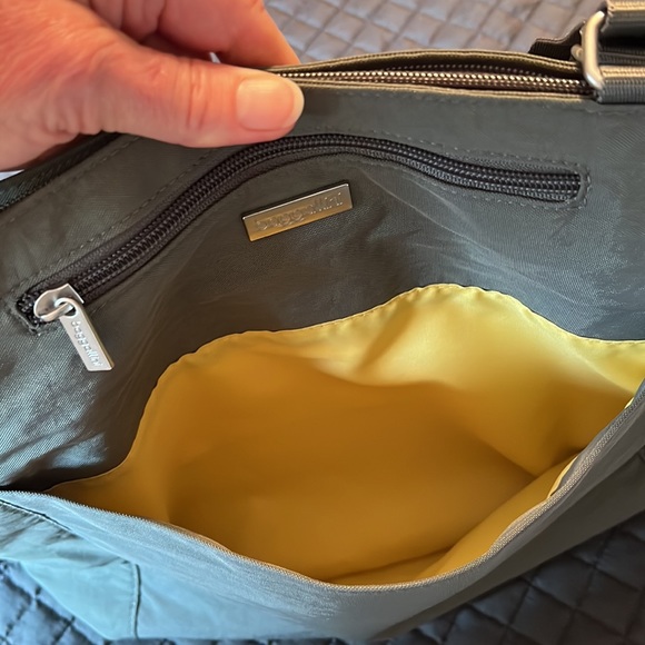Baggallini! Crossbody or handled - great multi use bag - Picture 7 of 10